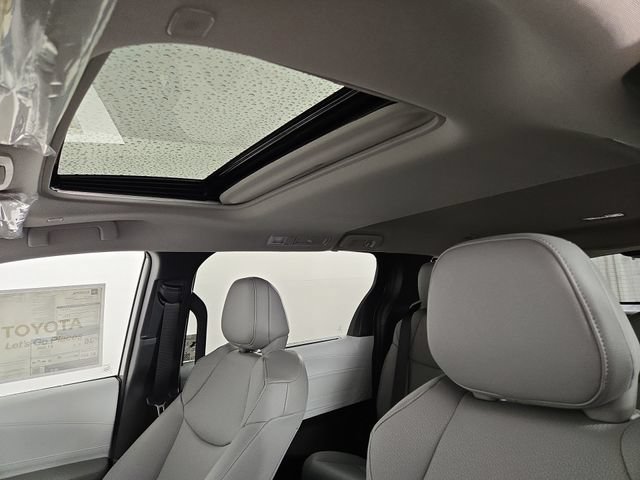 New 2026 Toyota Sienna XLE FWD image 31