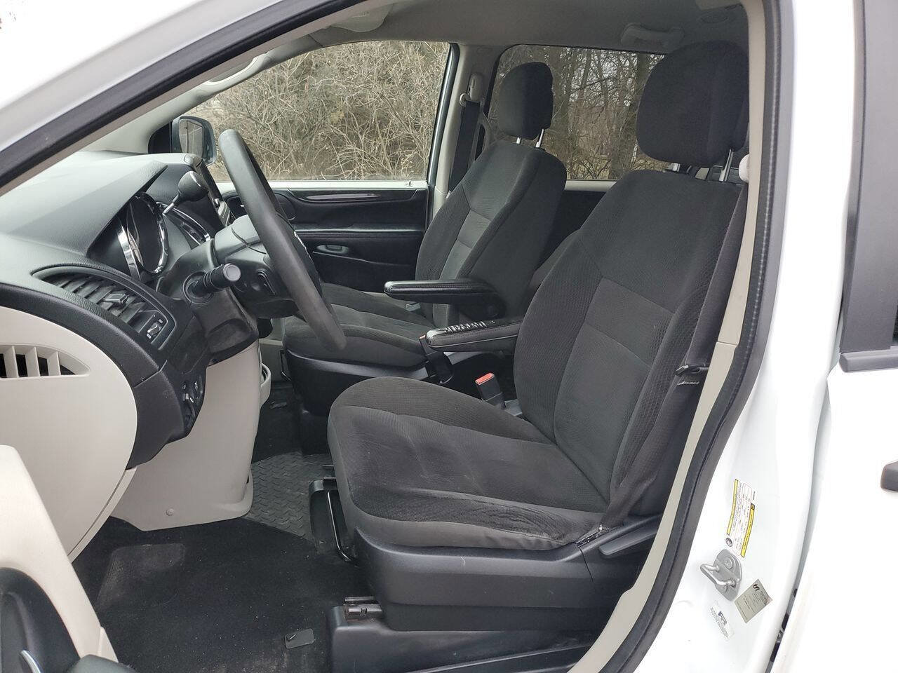 Used 2019 Dodge Grand Caravan SE image 12