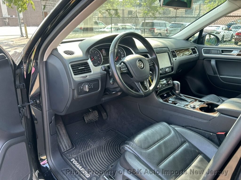 Used 2015 Volkswagen Touareg VR6 AWD/4WD image 17