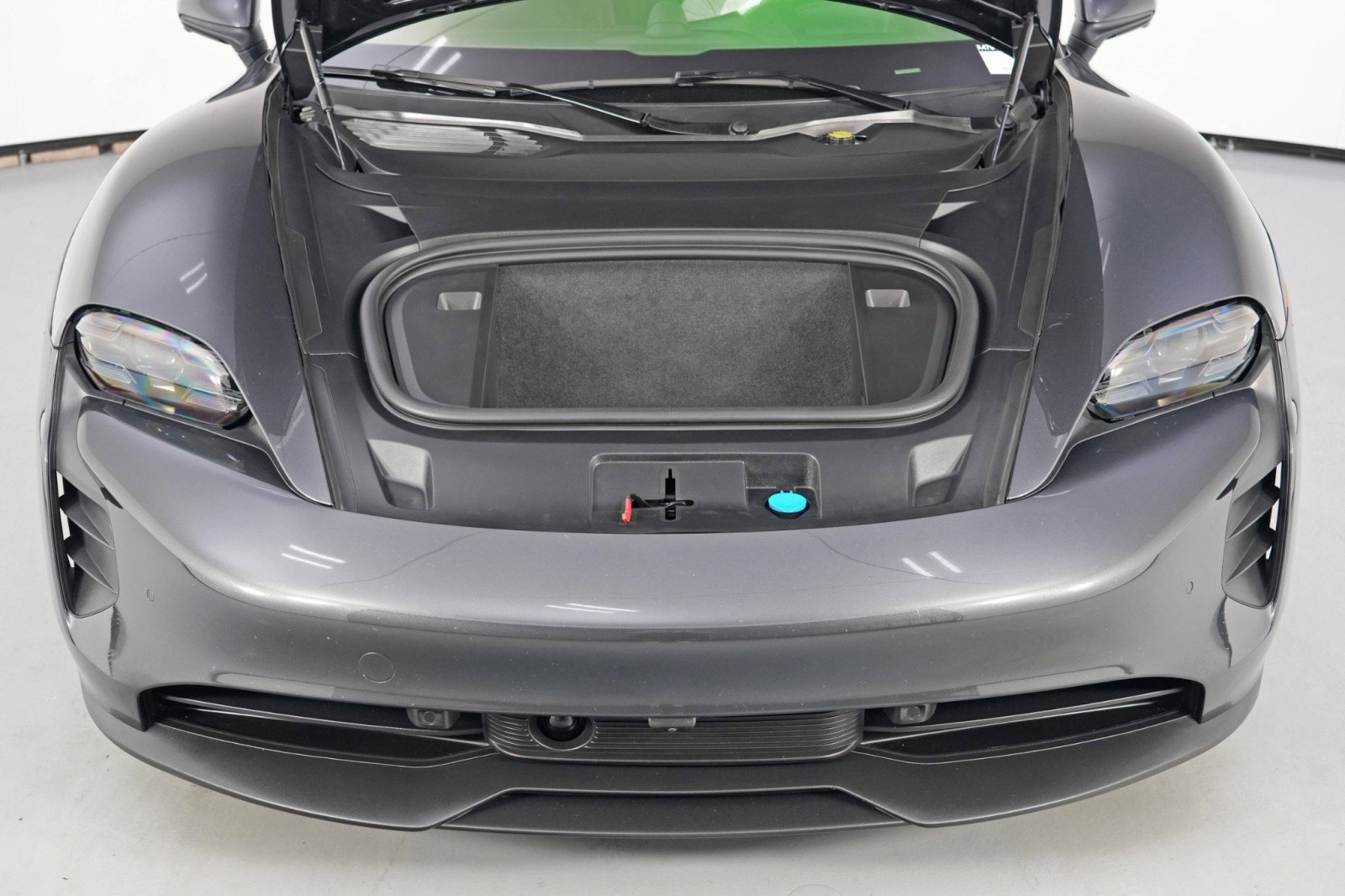 Used 2023 Porsche Taycan GTS image 8