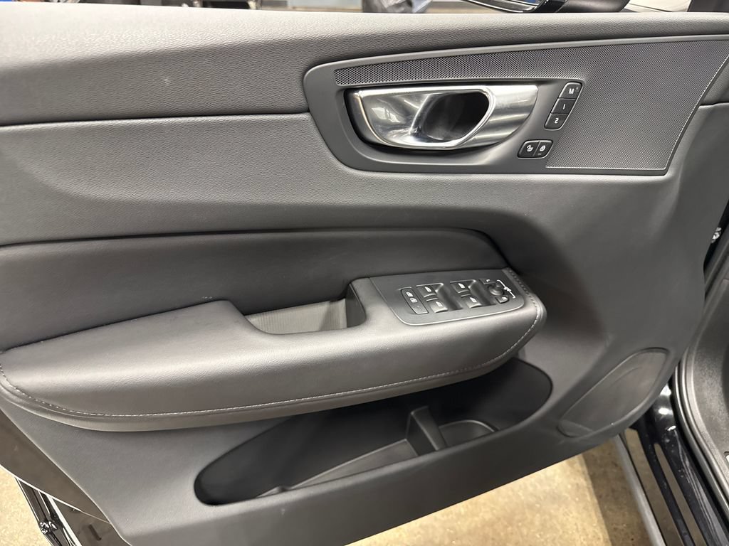 Used 2023 Volvo XC60 T8 Plus w/ Climate Package AWD/4WD image 15