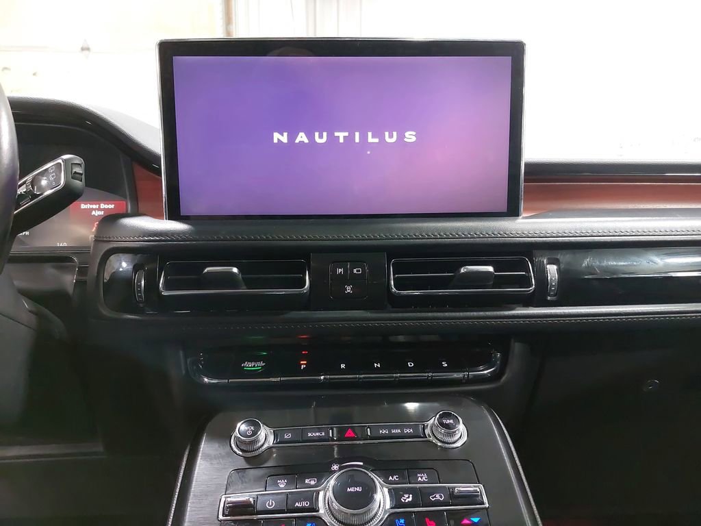 Used 2022 Lincoln Nautilus Reserve w/ Monochromatic Package image 20