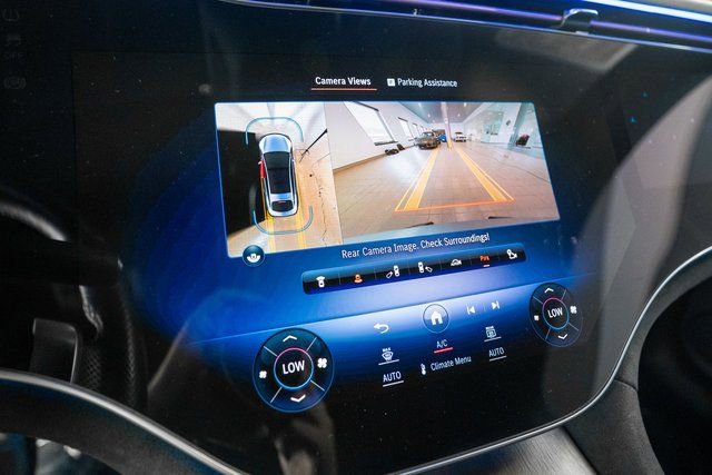 Certified 2022 Mercedes-Benz EQS 580 4MATIC Sedan image 27