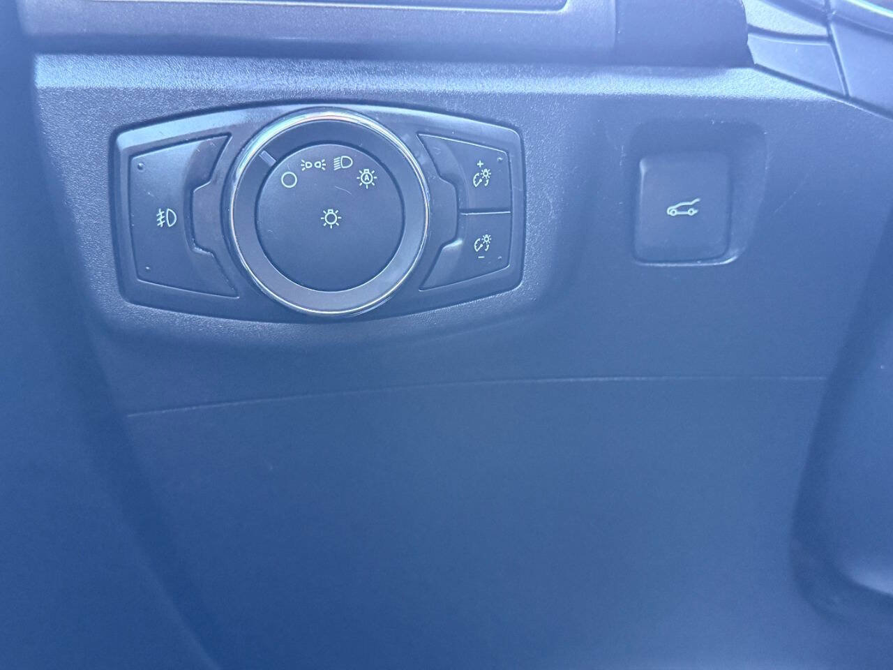 Used 2017 Ford Fusion SE w/ Equipment Group 201A FWD image 31