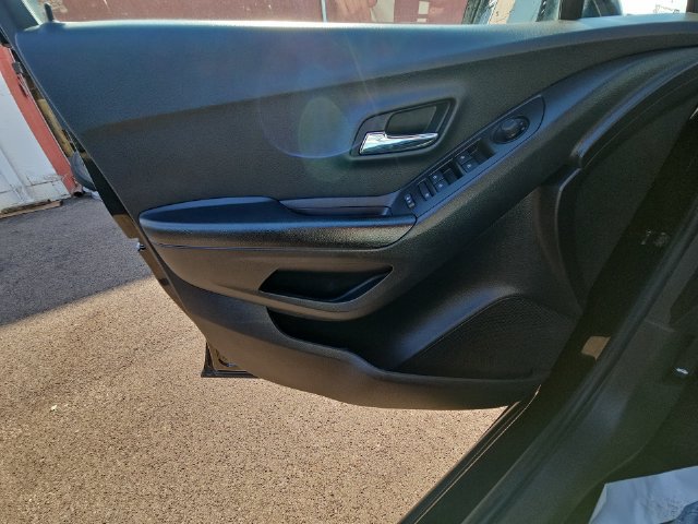Used 2022 Chevrolet Trax LT AWD/4WD image 32