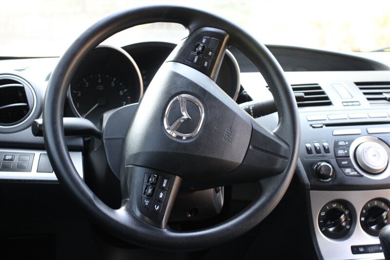 Used 2010 MAZDA MAZDA3 i Touring FWD image 16
