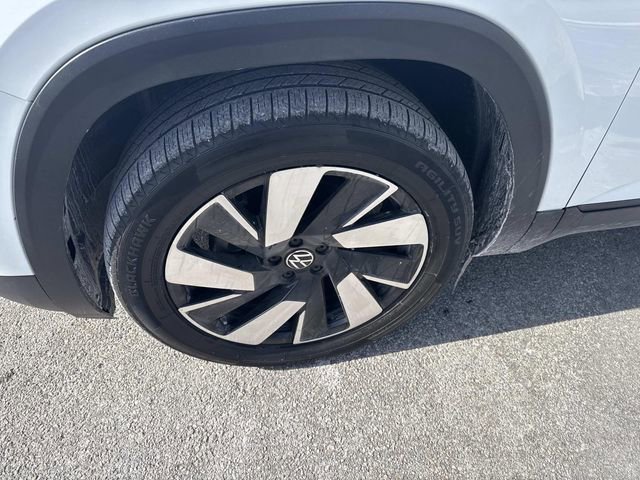 Used 2024 Volkswagen Atlas Cross Sport SE image 16