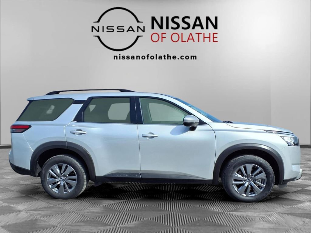 Certified 2025 Nissan Pathfinder SV image 32
