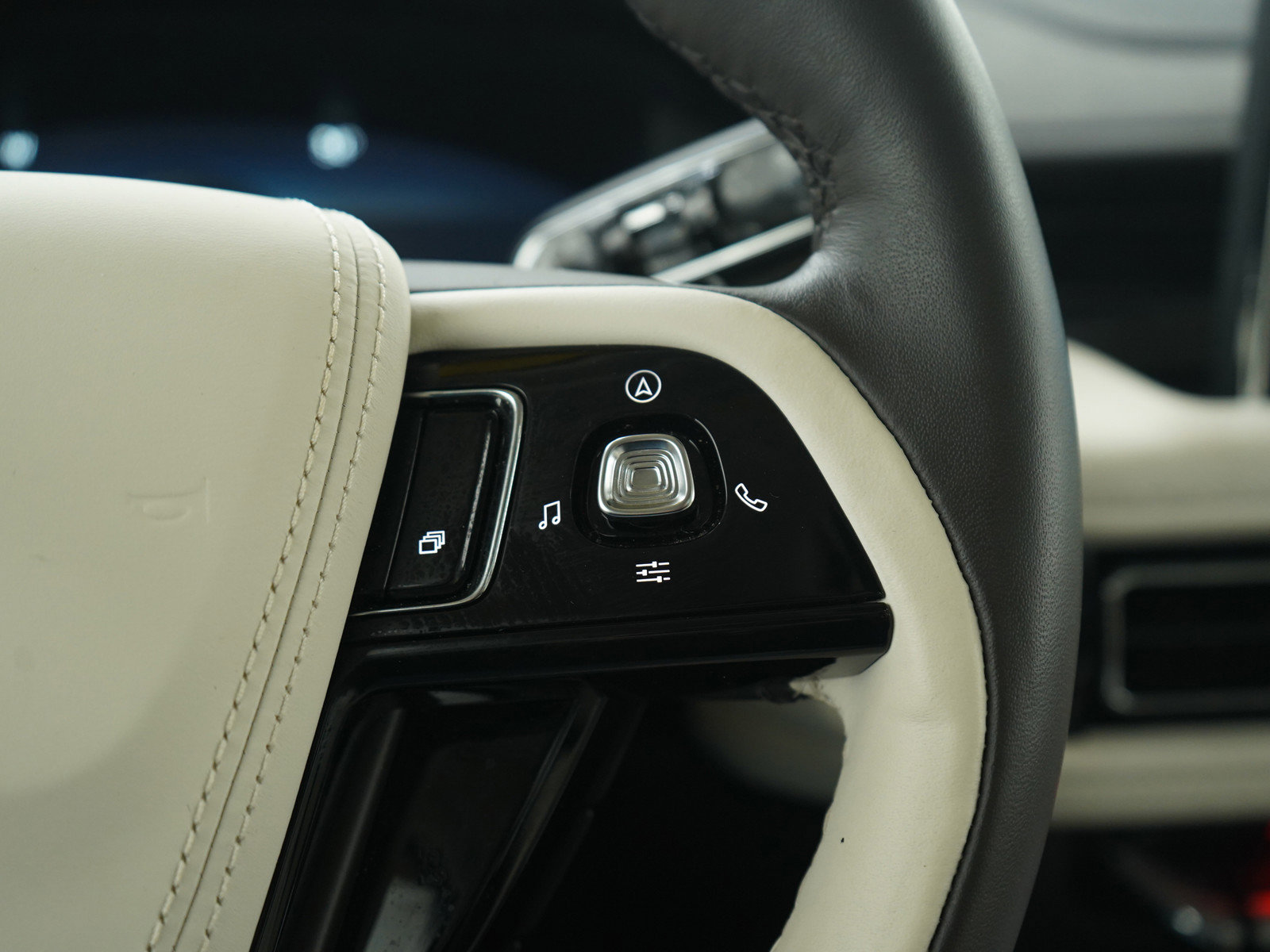 Used 2024 Lincoln Aviator Black Label image 31