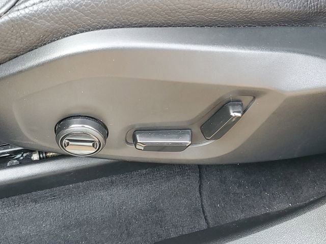 Used 2023 Volvo XC60 T8 Plus image 12