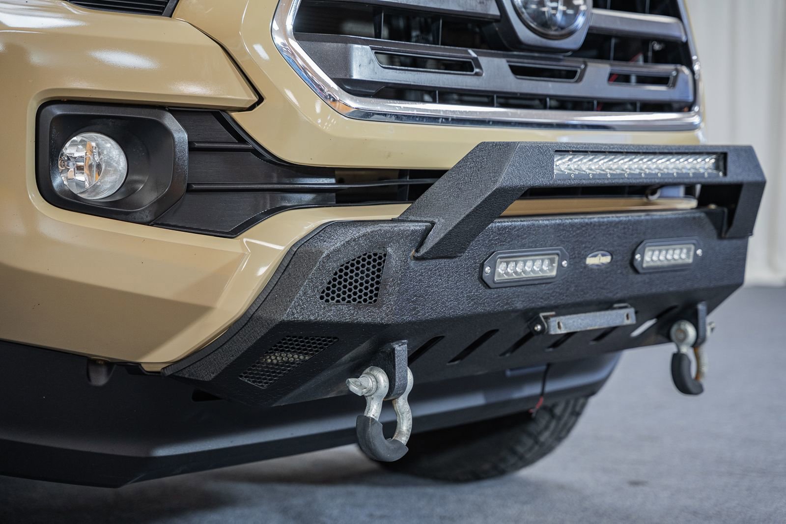 Used 2018 Toyota Tacoma SR5 AWD/4WD image 17