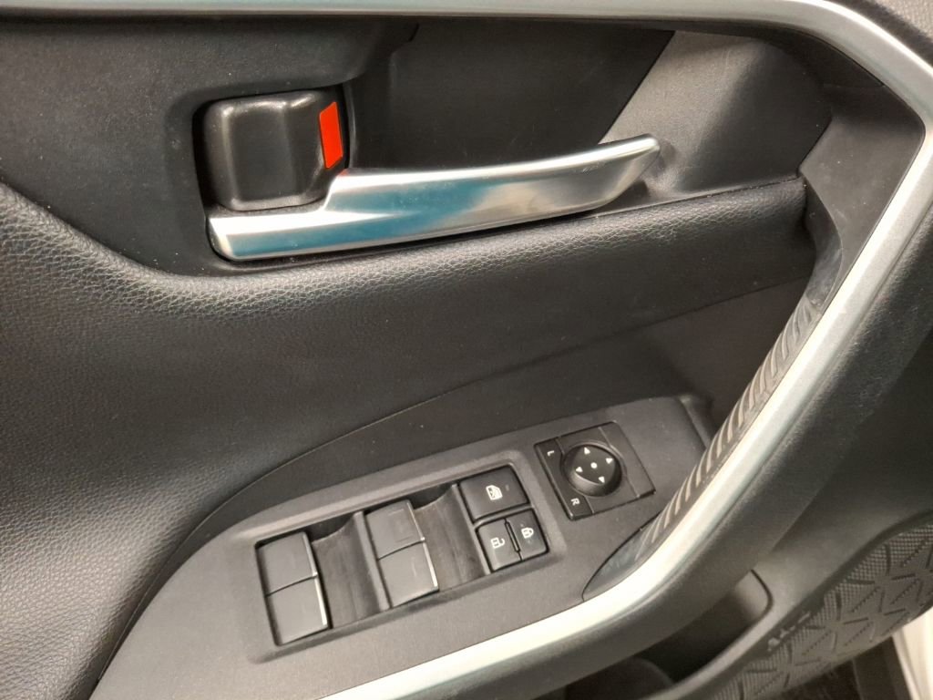Used 2022 Toyota RAV4 XSE AWD/4WD image 15