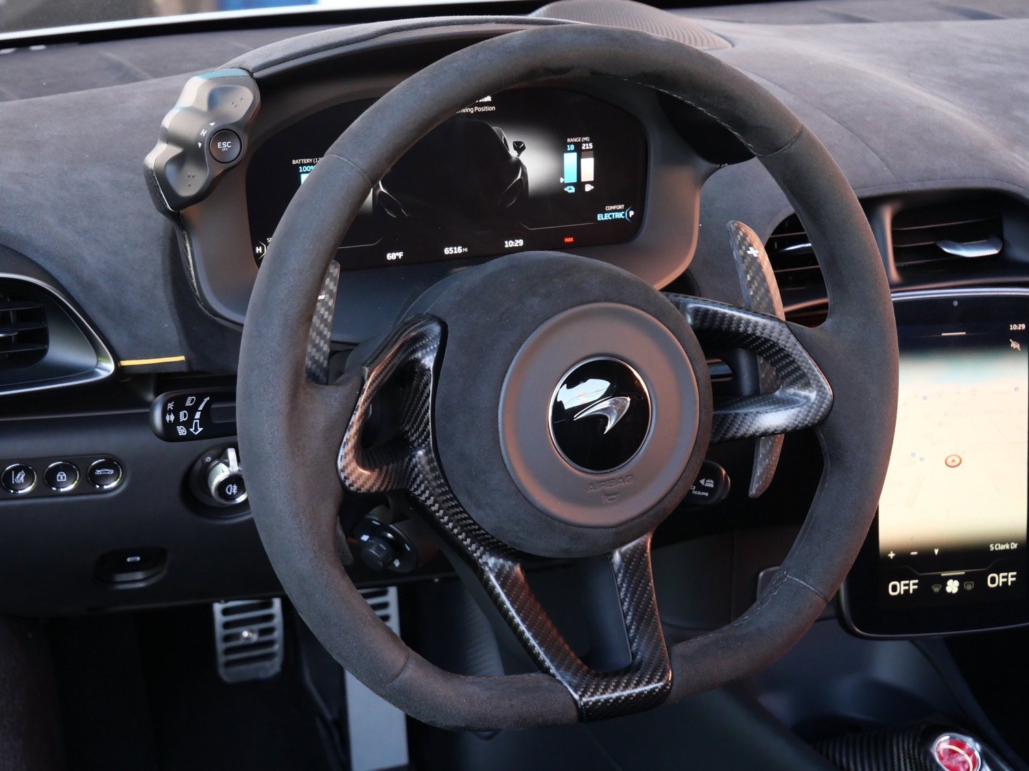 Used 2023 McLaren Artura image 9