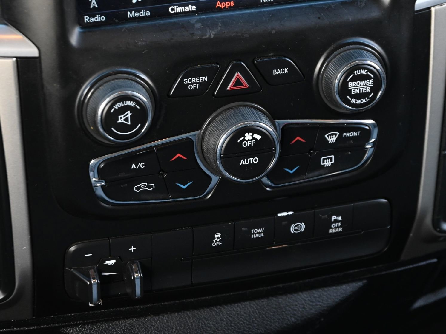 Used 2018 RAM 2500 SLT AWD/4WD image 18