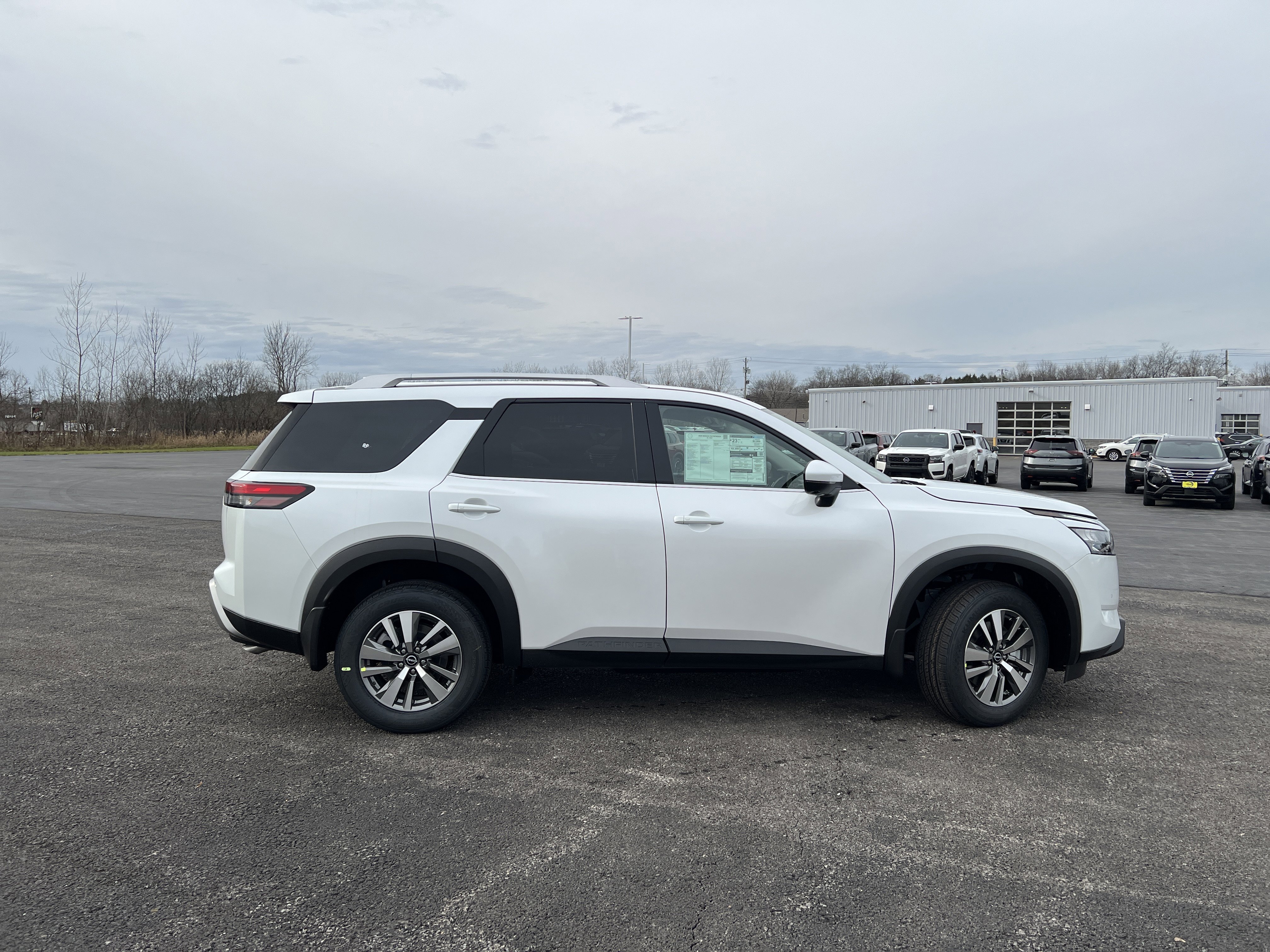 New 2025 Nissan Pathfinder SL image 7