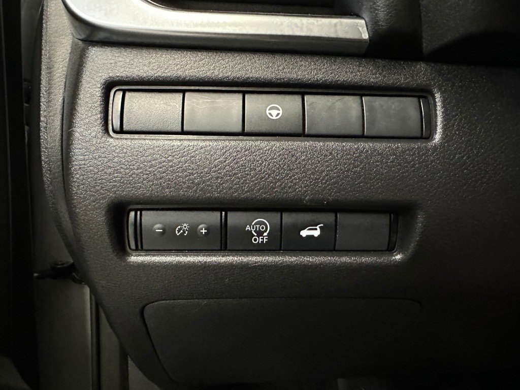 Used 2024 Nissan Rogue SV AWD/4WD image 12