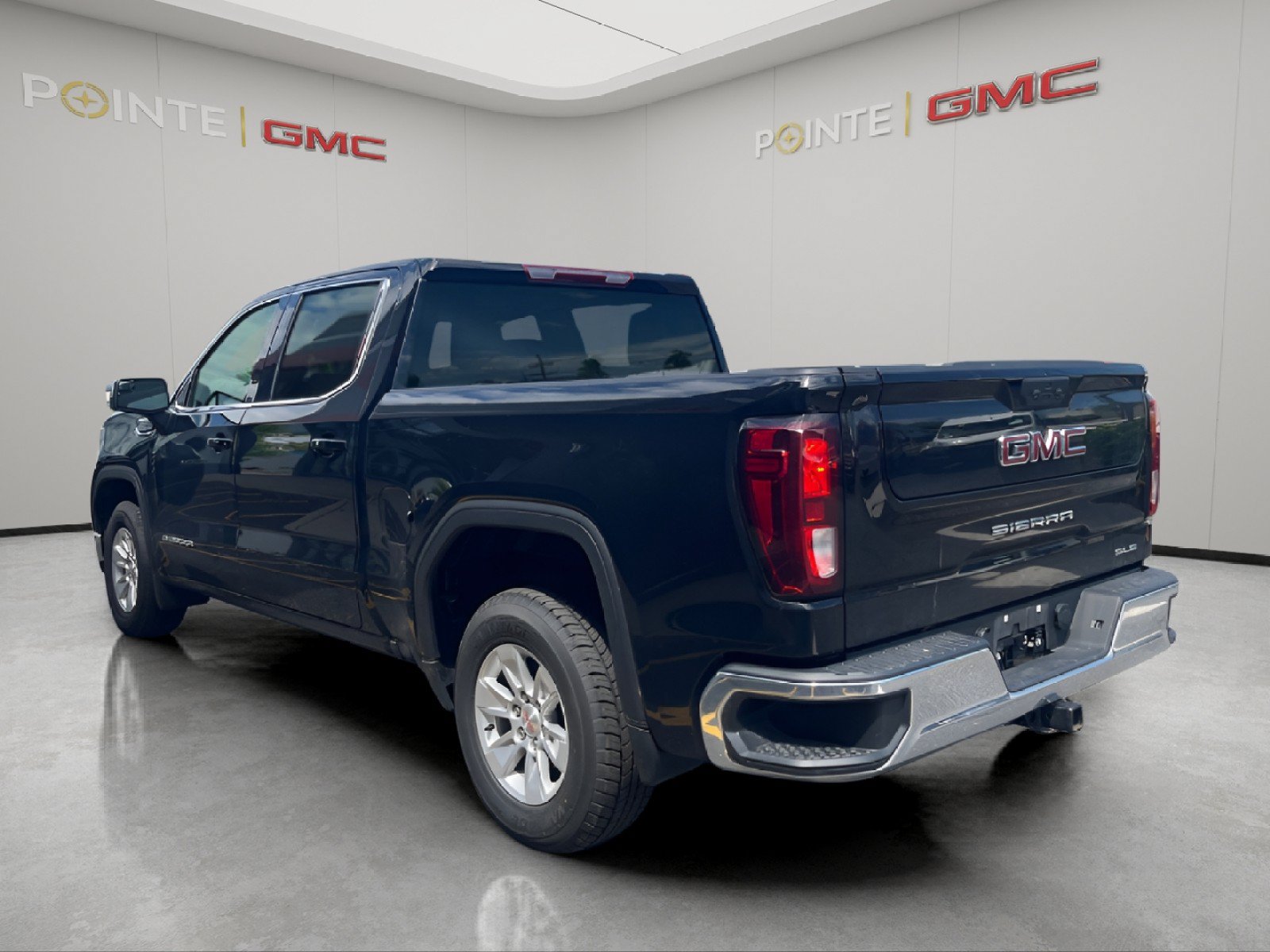 Used 2024 GMC Sierra 1500 SLE RWD image 5