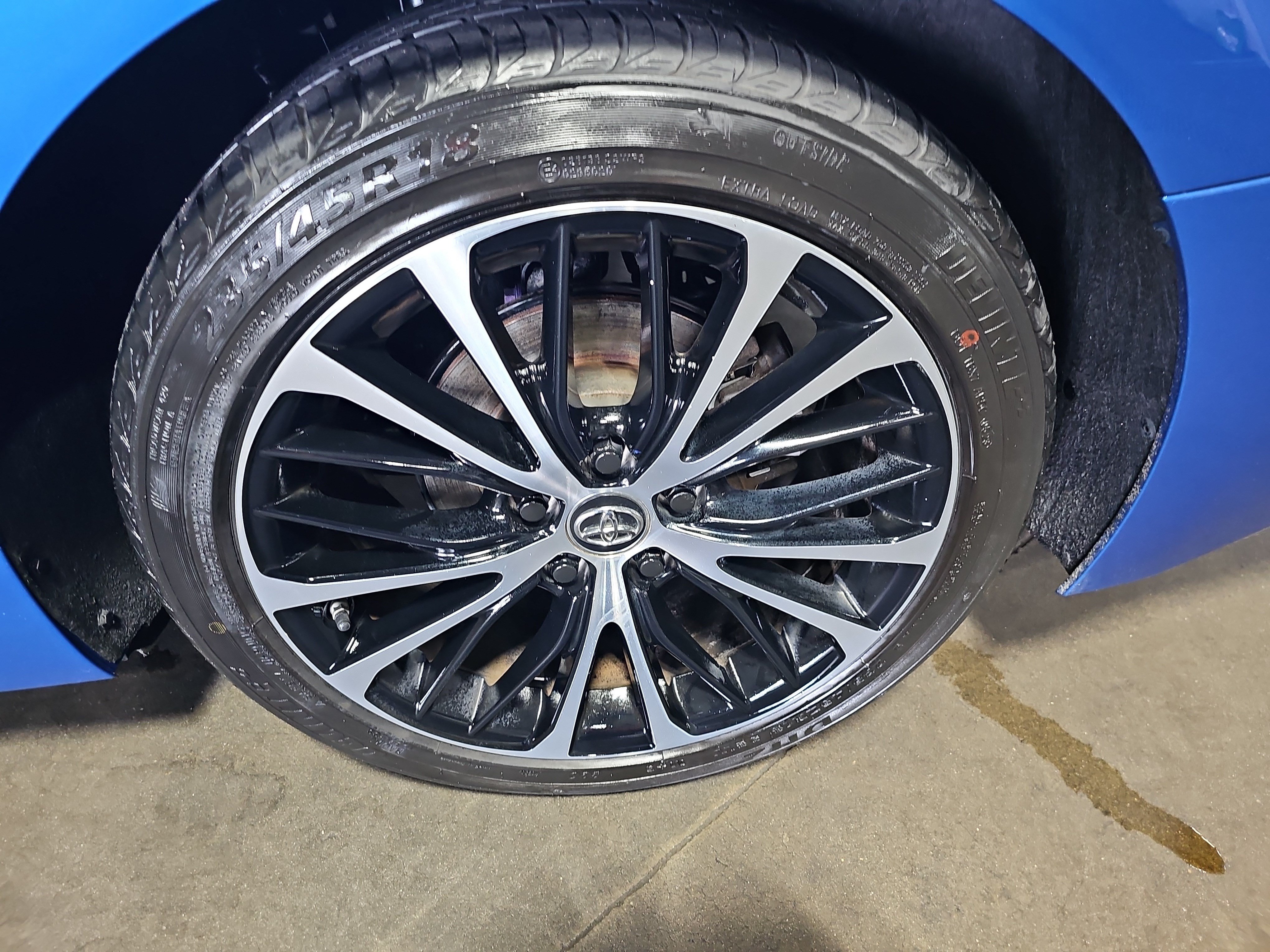 Used 2018 Toyota Camry SE w/ Moonroof Package FWD image 34