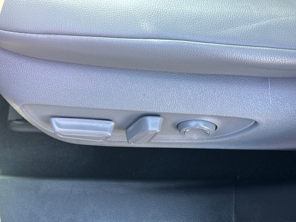 Used 2022 Toyota Highlander XLE AWD/4WD image 50