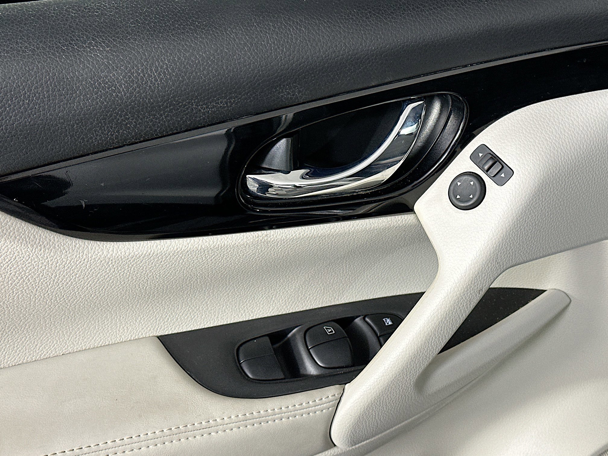 Used 2022 Nissan Rogue Sport SV image 15