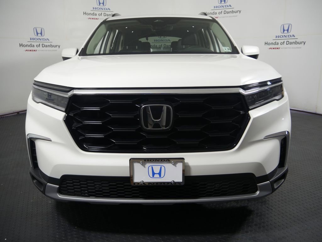 Certified 2024 Honda Pilot Touring image 2
