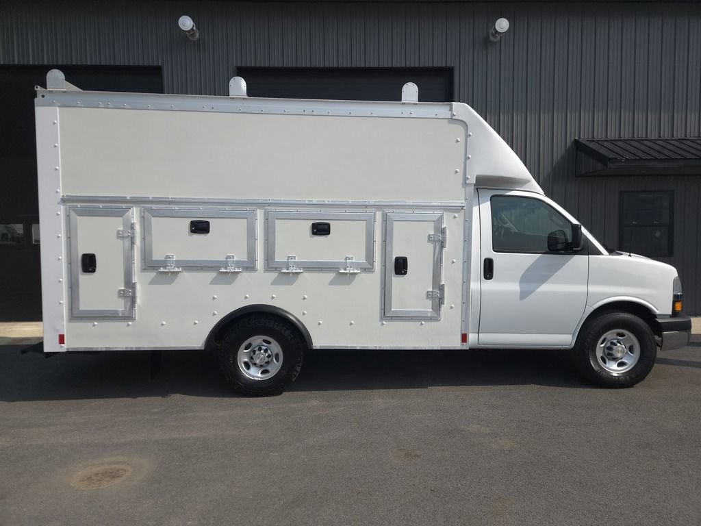 Used 2018 Chevrolet Express 3500 w/ Power Convenience Package image 5