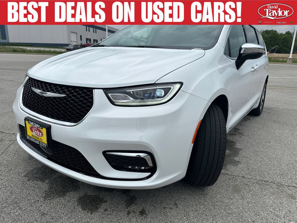 Used 2023 Chrysler Pacifica Limited w/ Uconnect Theater Family Group AWD/4WD image 8
