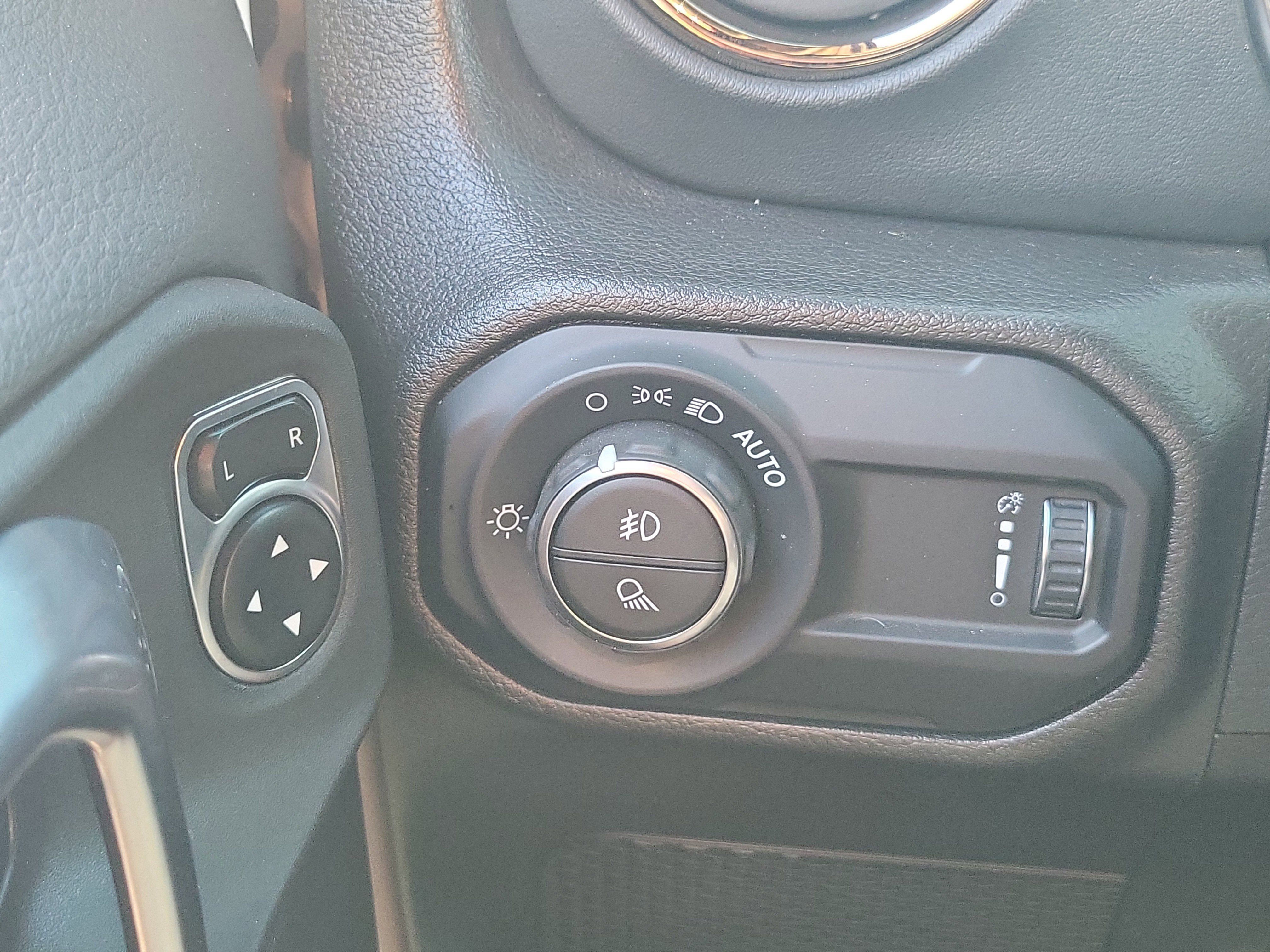 Used 2023 Jeep Gladiator Overland image 25