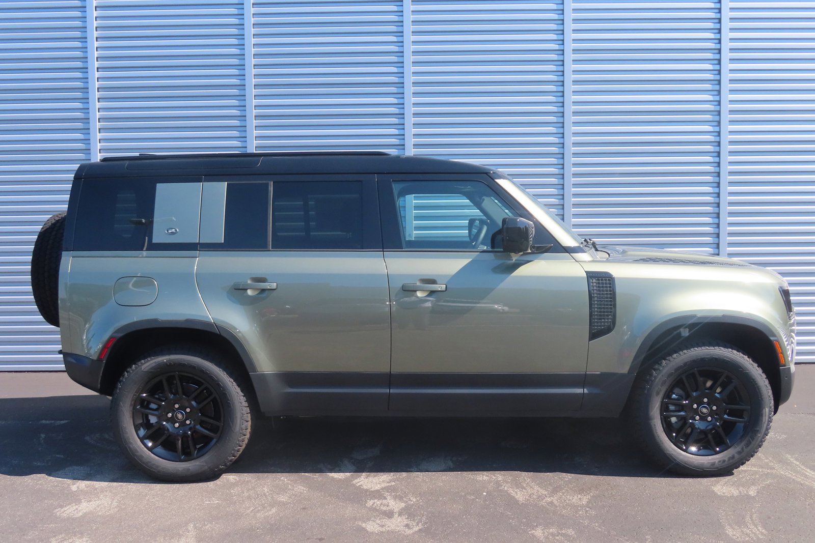 New 2024 Land Rover Defender 110 S image 15