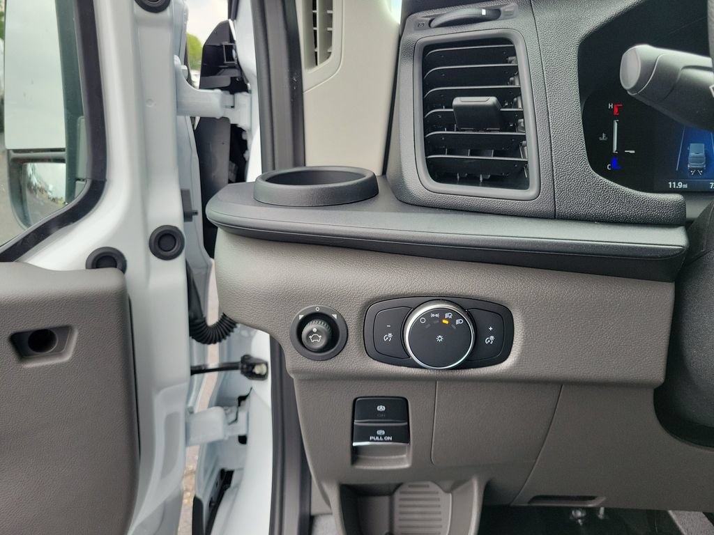 New 2026 Ford Transit 250 148 Medium Roof w/ Load Area Protection Package RWD image 27
