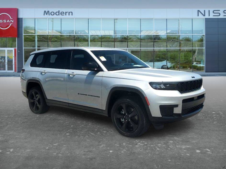 Used 2023 Jeep Grand Cherokee L Altitude AWD/4WD image 7