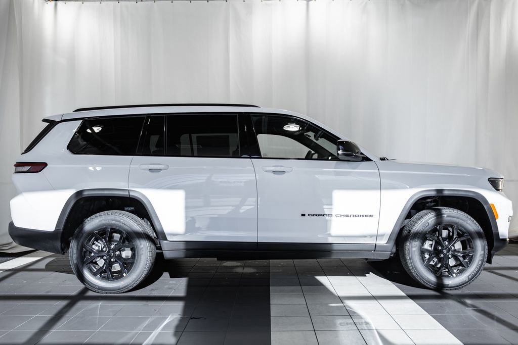 New 2025 Jeep Grand Cherokee L Altitude image 3