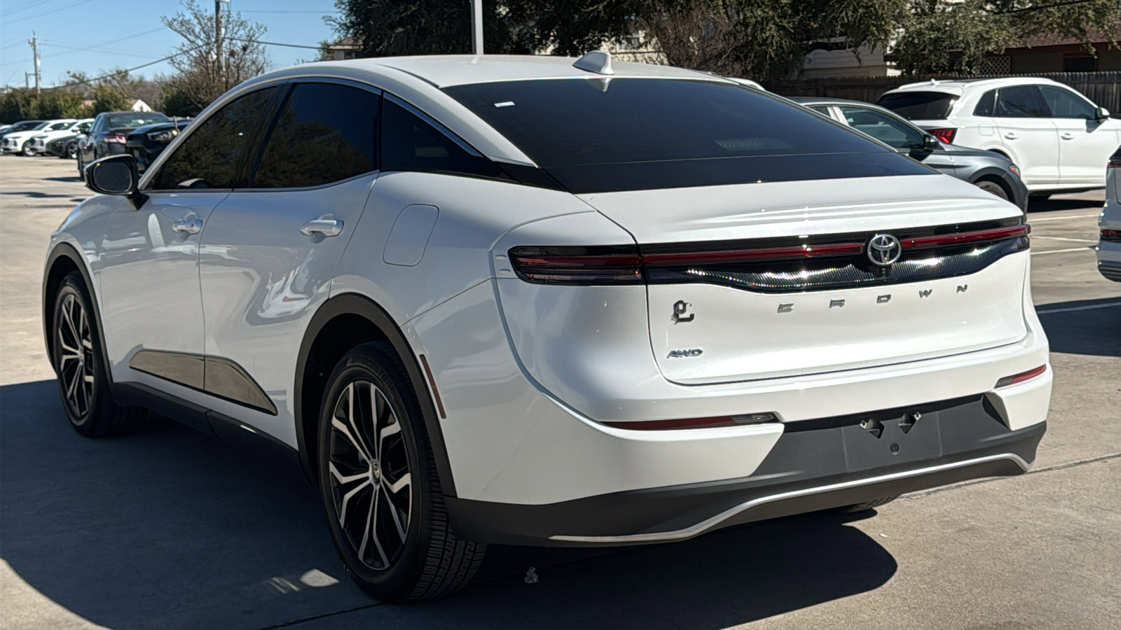 Used 2023 Toyota Crown Limited image 5