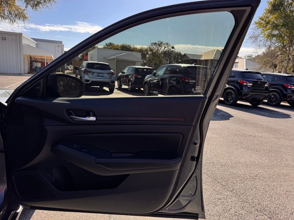 Used 2024 Nissan Altima 2.5 SV image 32