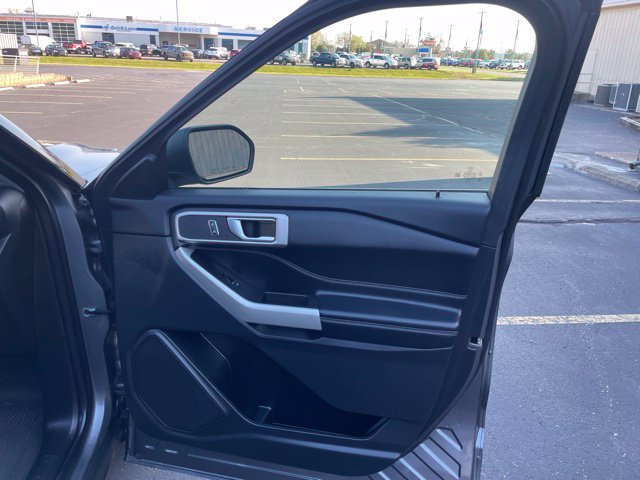 Used 2021 Ford Explorer XLT w/ Equipment Group 202A AWD/4WD image 50