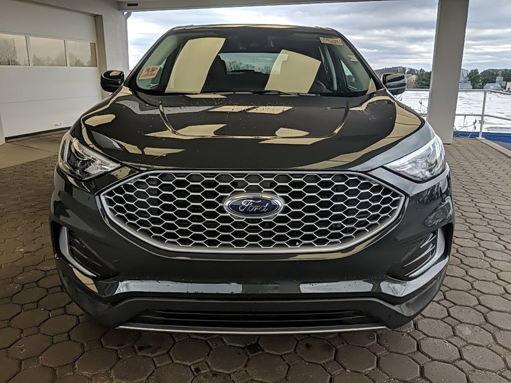 Used 2023 Ford Edge SEL image 2