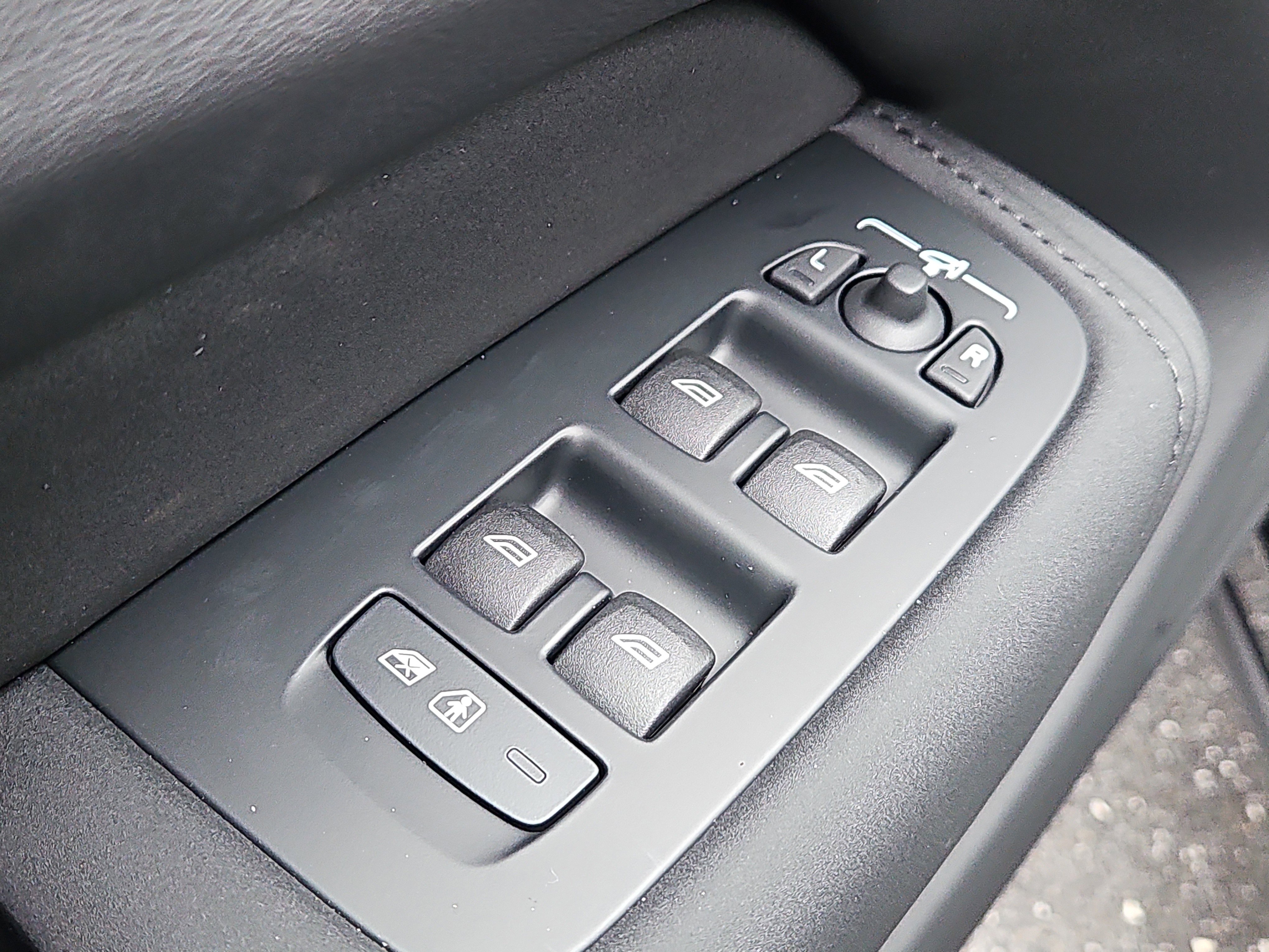 New 2026 Volvo XC60 B5 Plus w/ Protection Package Premier image 18