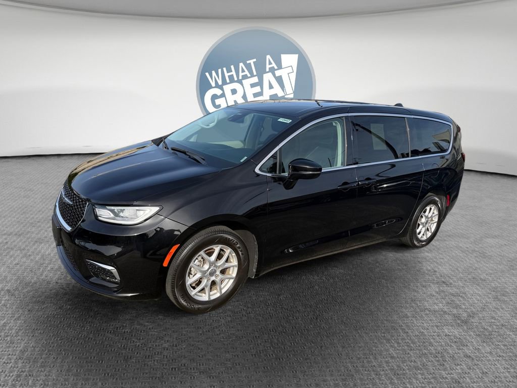 Used 2024 Chrysler Pacifica Touring-L FWD image 8