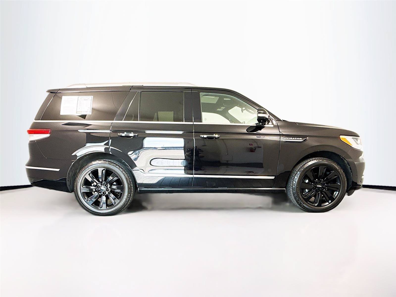 Used 2023 Lincoln Navigator Reserve AWD/4WD image 40