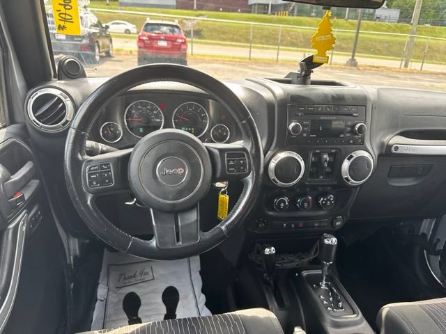 Used 2012 Jeep Wrangler Unlimited Sahara w/ Connectivity Group AWD/4WD image 12
