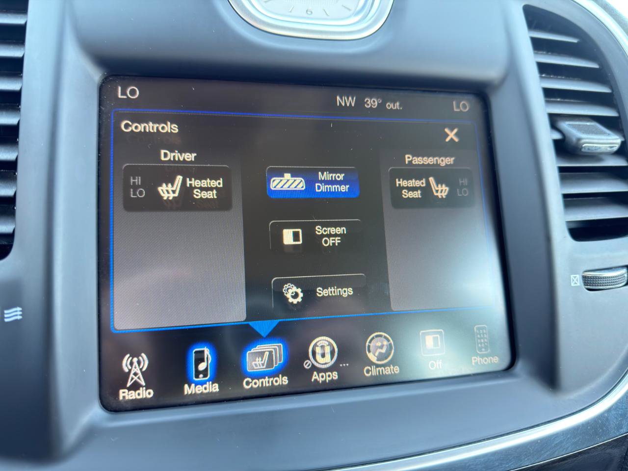 Used 2015 Chrysler 300 Limited w/ Driver Convenience Group image 49