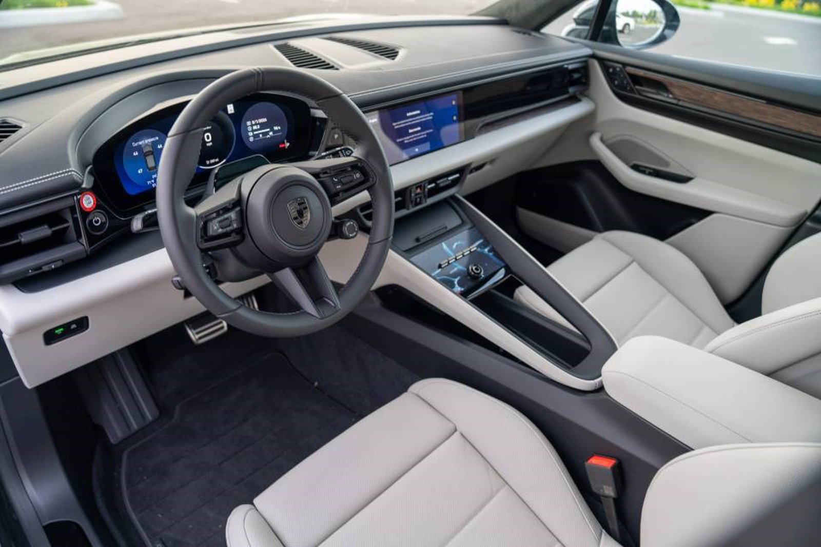 New 2026 Porsche Macan Turbo Electric AWD/4WD image 4