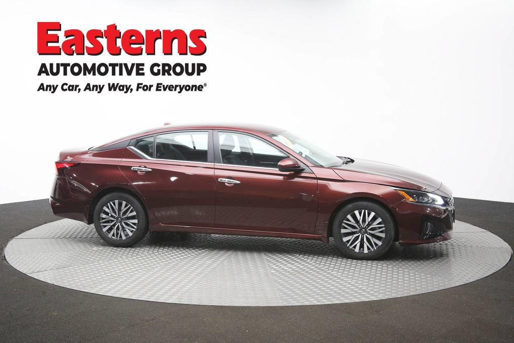 Used 2023 Nissan Altima 2.5 SV FWD image 46