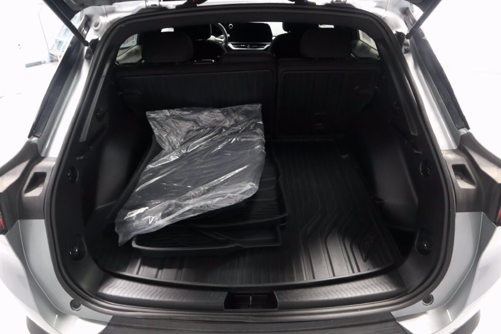 Used 2025 Chevrolet Equinox EV LT w/ Comfort Package FWD image 14