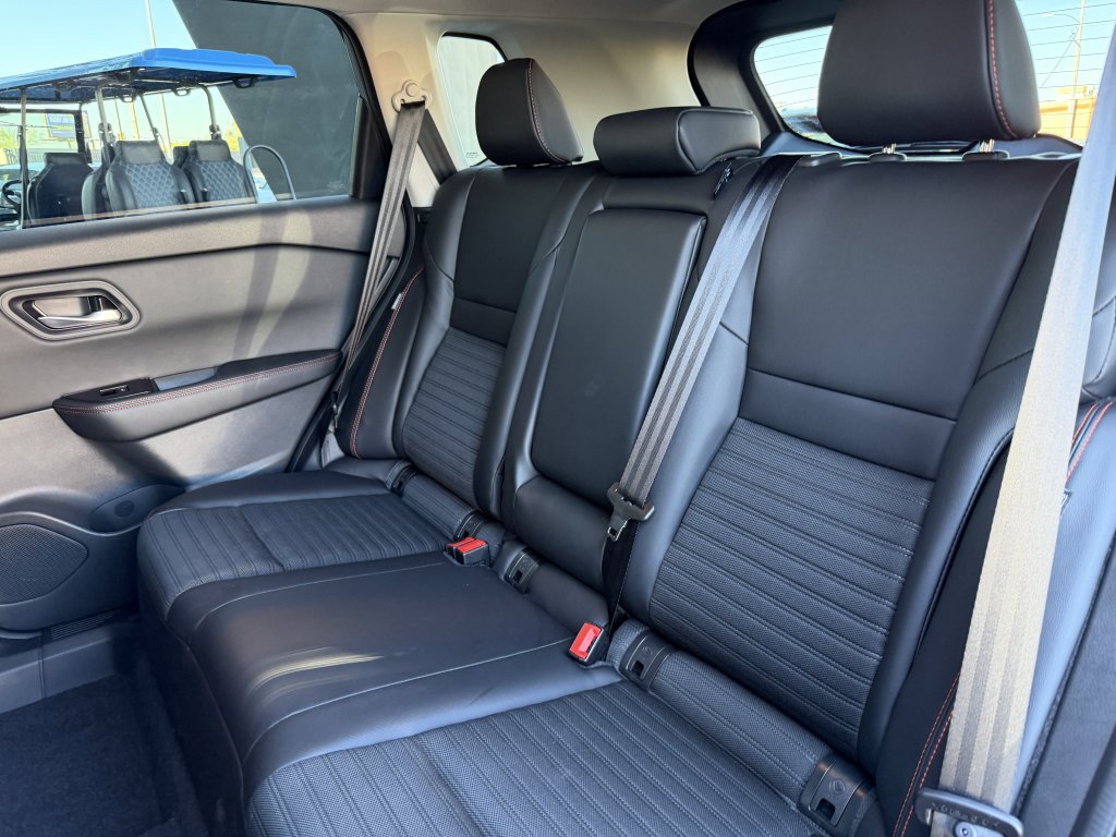 Used 2025 Nissan Rogue SV image 36