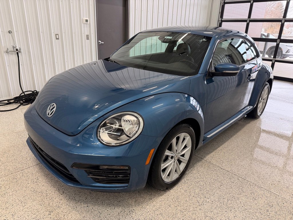 Used 2018 Volkswagen Beetle S image 3