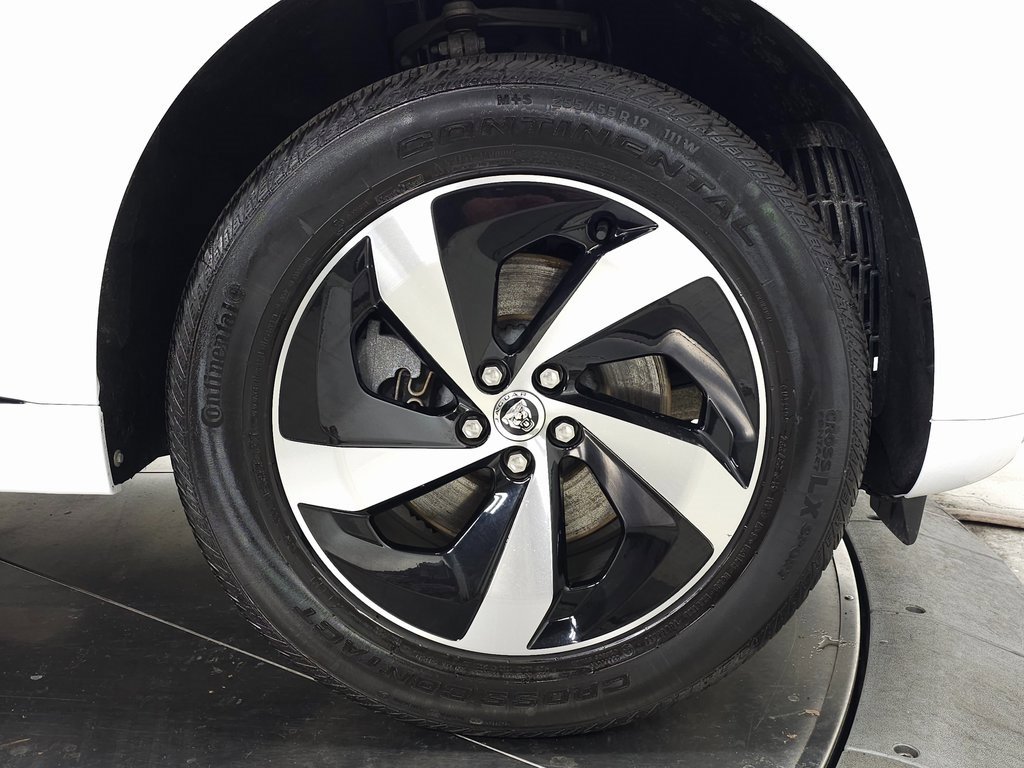 Certified 2025 Jaguar F-PACE R-Dynamic S image 10