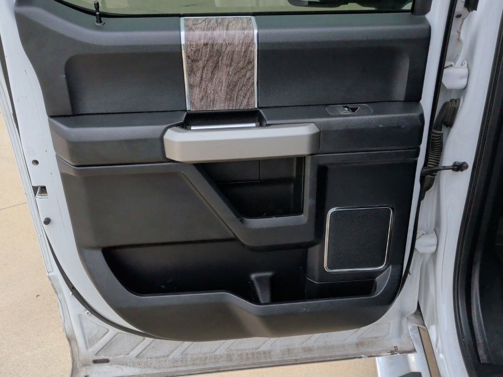 Used 2017 Ford F350 Lariat w/ Chrome Package image 31