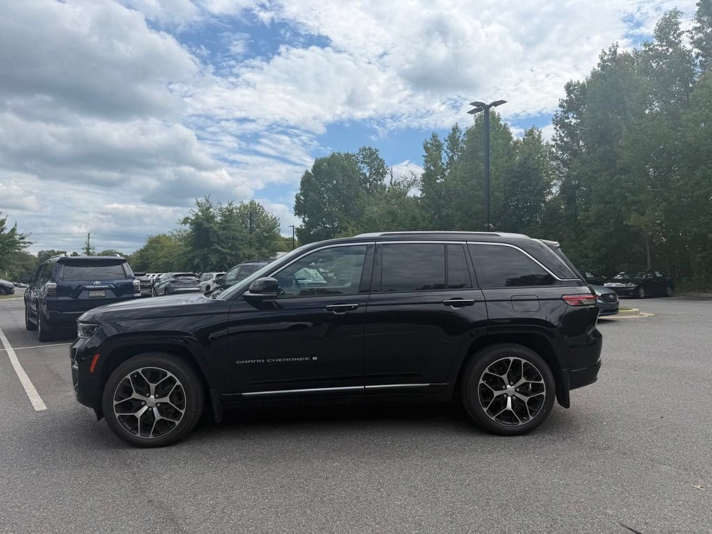 Used 2022 Jeep Grand Cherokee Summit AWD/4WD image 3