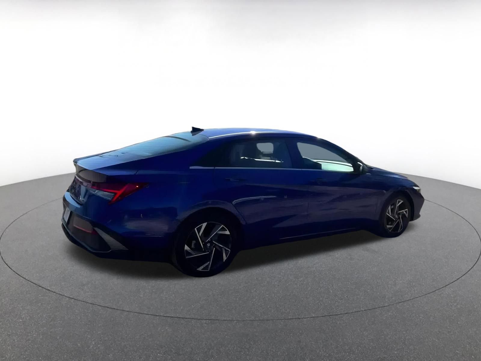 Used 2025 Hyundai Elantra Limited image 14